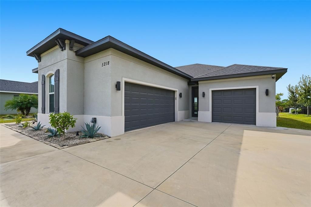 For Sale: $749,900 (3 beds, 3 baths, 2892 Square Feet)