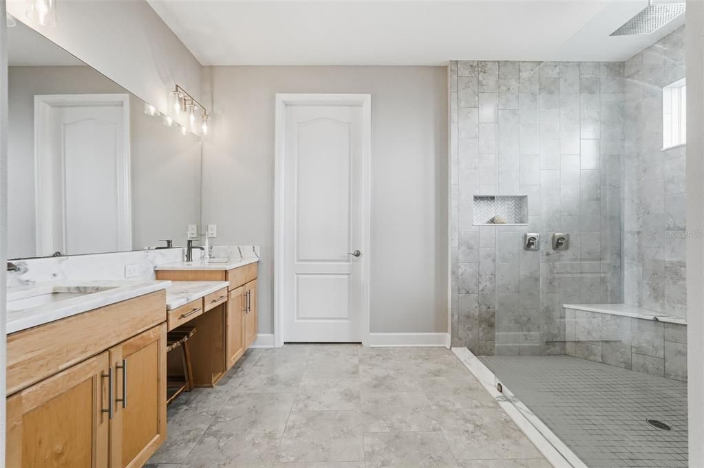 For Sale: $749,900 (3 beds, 3 baths, 2892 Square Feet)