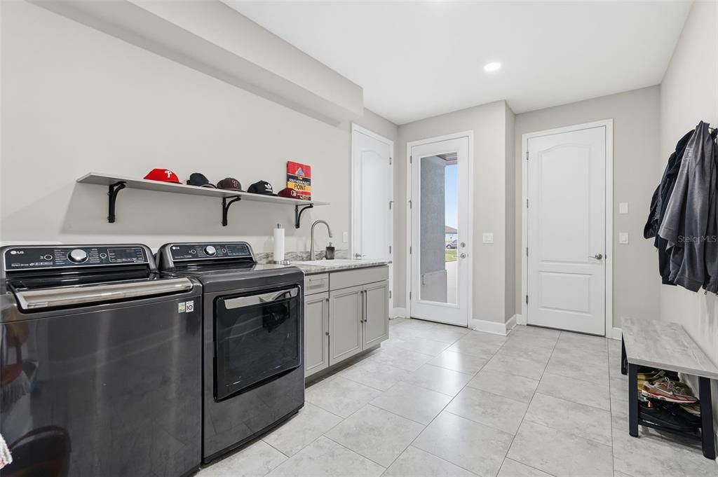 For Sale: $749,900 (3 beds, 3 baths, 2892 Square Feet)