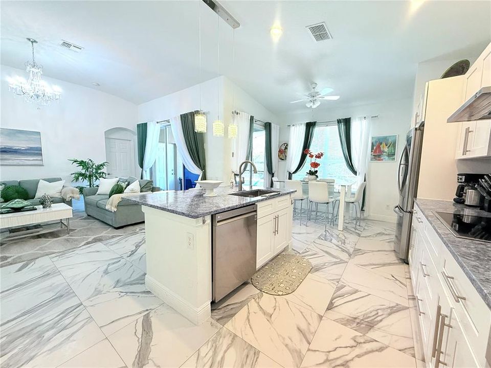 待售: $599,000 (4 贝兹, 3 浴室, 1834 平方英尺)