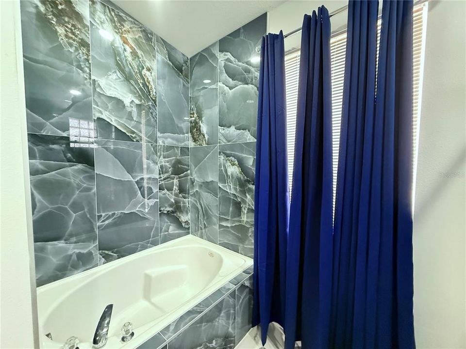 待售: $599,000 (4 贝兹, 3 浴室, 1834 平方英尺)