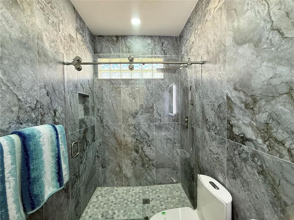 待售: $599,000 (4 贝兹, 3 浴室, 1834 平方英尺)