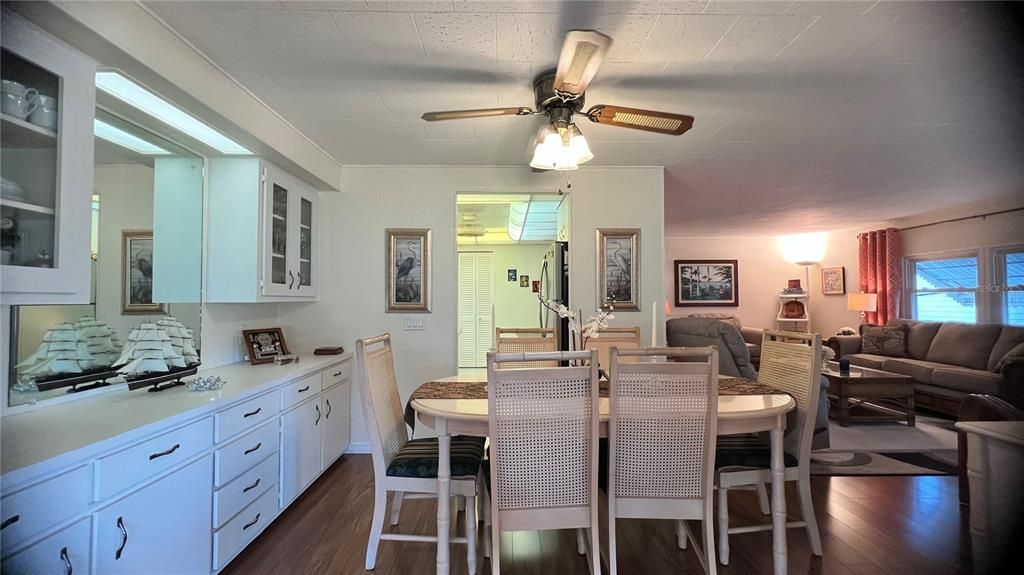 Active With Contract: $249,900 (2 beds, 2 baths, 1372 Square Feet)