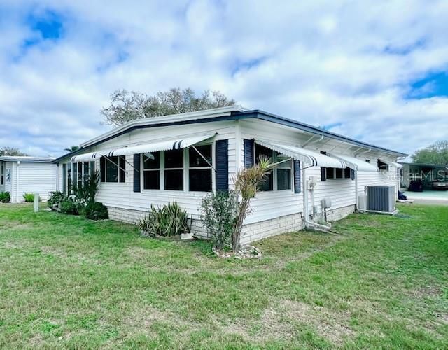 Active With Contract: $249,900 (2 beds, 2 baths, 1372 Square Feet)