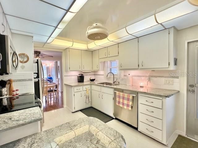 Active With Contract: $249,900 (2 beds, 2 baths, 1372 Square Feet)