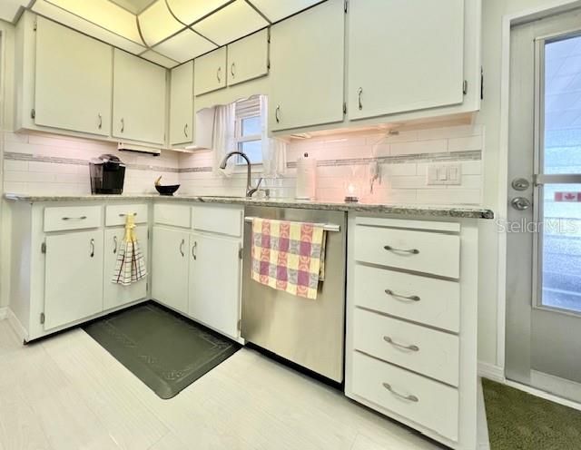 Active With Contract: $249,900 (2 beds, 2 baths, 1372 Square Feet)