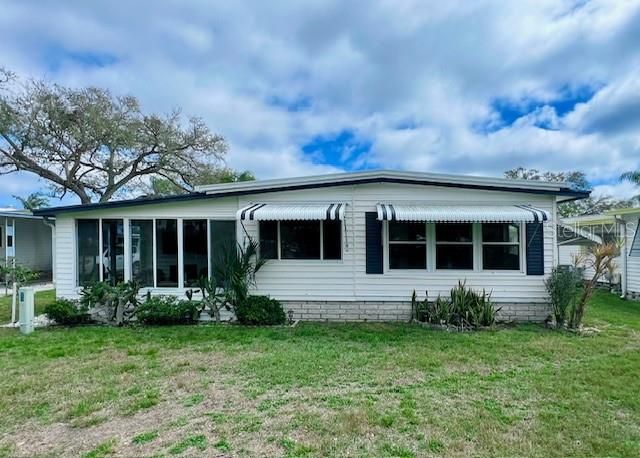 Active With Contract: $249,900 (2 beds, 2 baths, 1372 Square Feet)