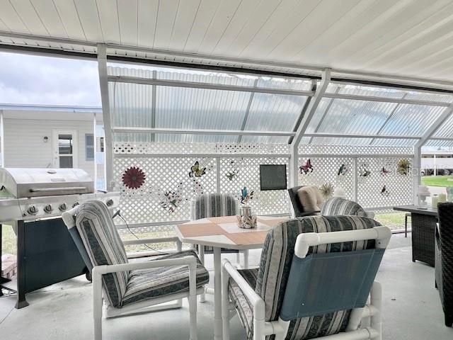 Active With Contract: $249,900 (2 beds, 2 baths, 1372 Square Feet)