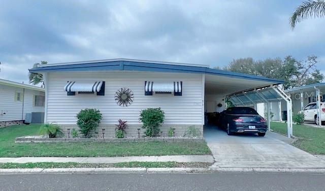 Active With Contract: $249,900 (2 beds, 2 baths, 1372 Square Feet)