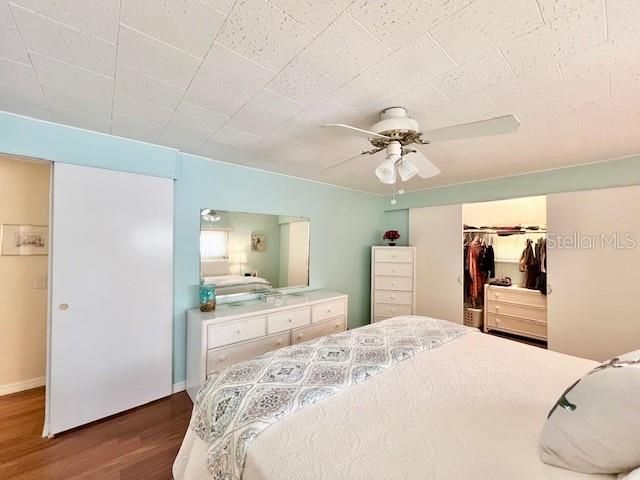 Active With Contract: $249,900 (2 beds, 2 baths, 1372 Square Feet)