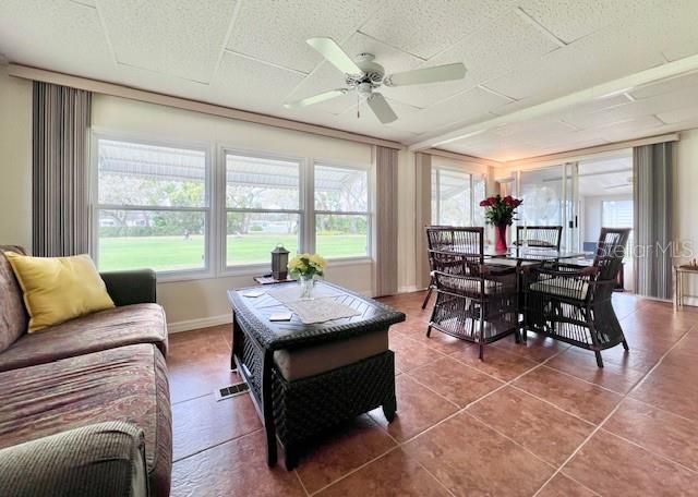 Active With Contract: $249,900 (2 beds, 2 baths, 1372 Square Feet)