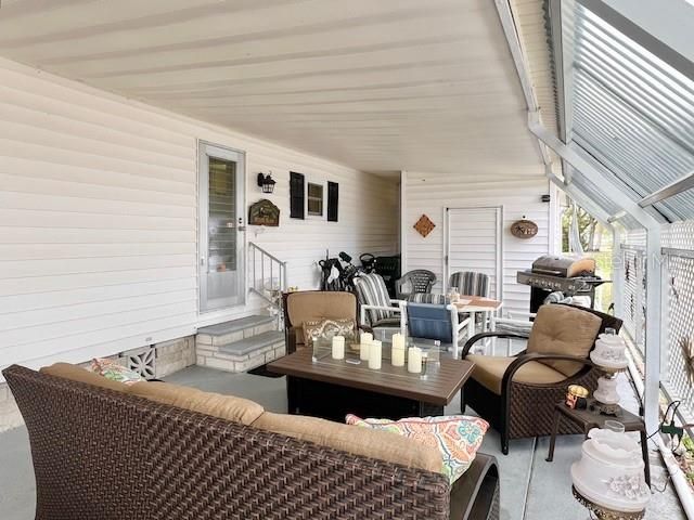 Active With Contract: $249,900 (2 beds, 2 baths, 1372 Square Feet)