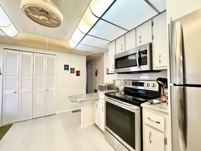 Active With Contract: $249,900 (2 beds, 2 baths, 1372 Square Feet)