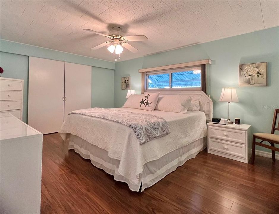 Active With Contract: $249,900 (2 beds, 2 baths, 1372 Square Feet)