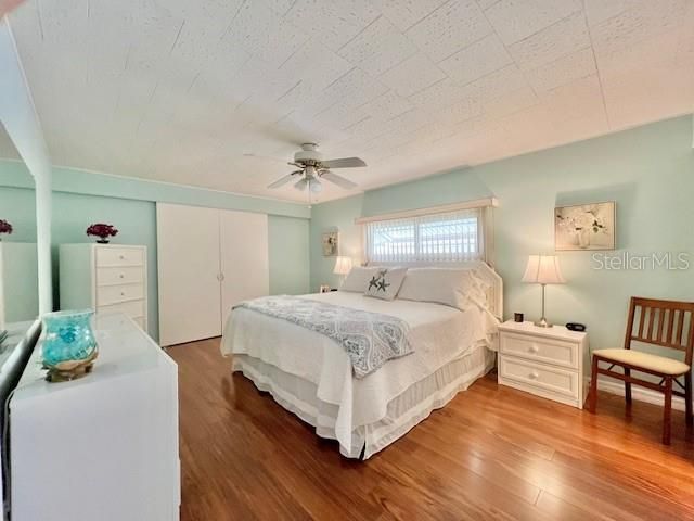 Active With Contract: $249,900 (2 beds, 2 baths, 1372 Square Feet)