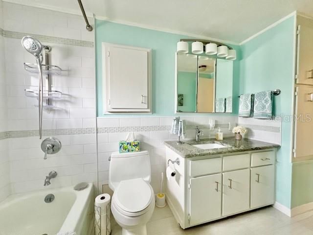 Active With Contract: $249,900 (2 beds, 2 baths, 1372 Square Feet)