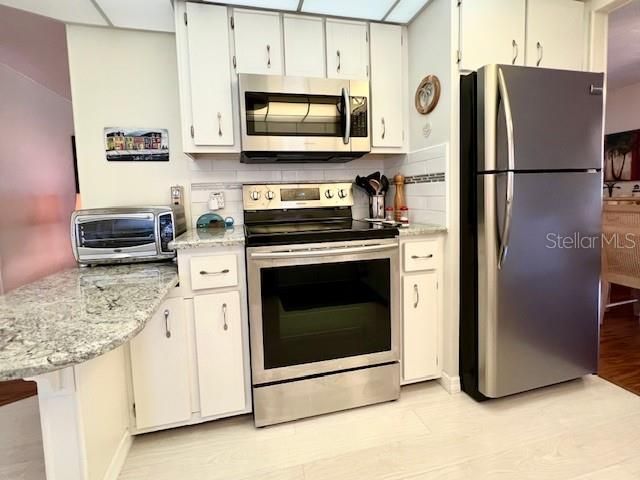 Active With Contract: $249,900 (2 beds, 2 baths, 1372 Square Feet)