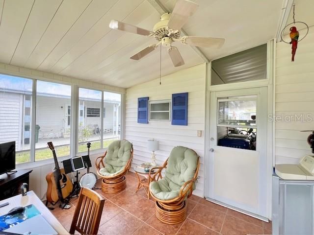 Active With Contract: $249,900 (2 beds, 2 baths, 1372 Square Feet)