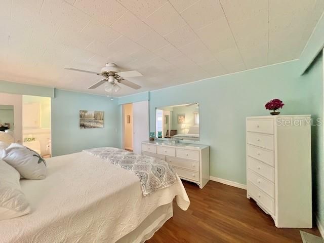 Active With Contract: $249,900 (2 beds, 2 baths, 1372 Square Feet)