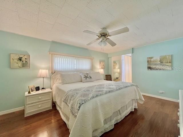 Active With Contract: $249,900 (2 beds, 2 baths, 1372 Square Feet)