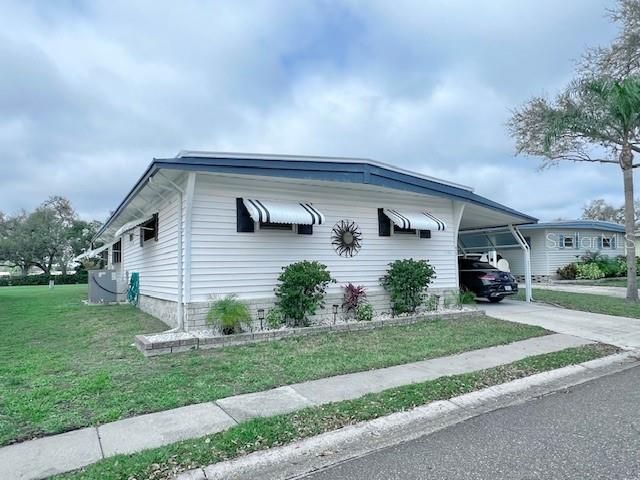 Active With Contract: $249,900 (2 beds, 2 baths, 1372 Square Feet)