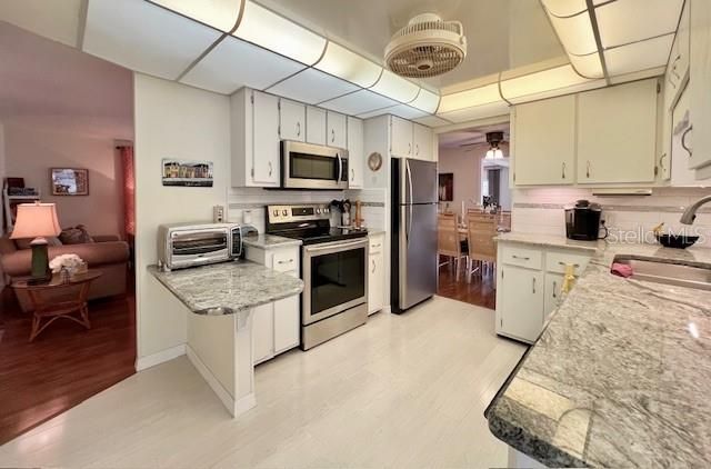 Active With Contract: $249,900 (2 beds, 2 baths, 1372 Square Feet)