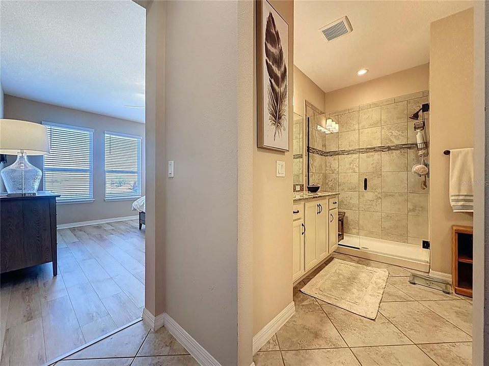 For Sale: $395,000 (2 beds, 2 baths, 2009 Square Feet)