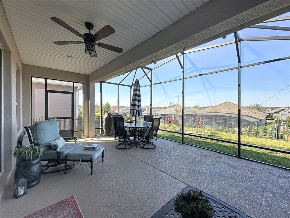 For Sale: $395,000 (2 beds, 2 baths, 2009 Square Feet)