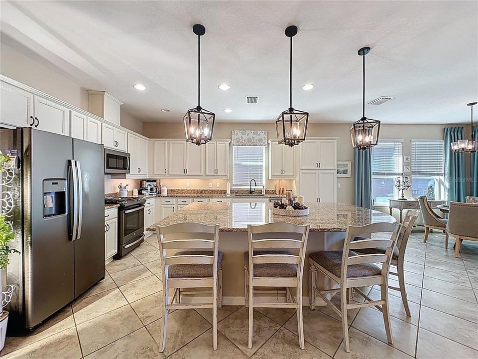 For Sale: $395,000 (2 beds, 2 baths, 2009 Square Feet)