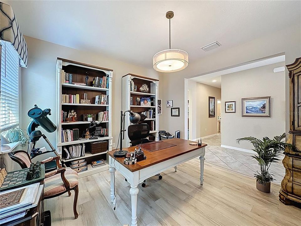 For Sale: $395,000 (2 beds, 2 baths, 2009 Square Feet)