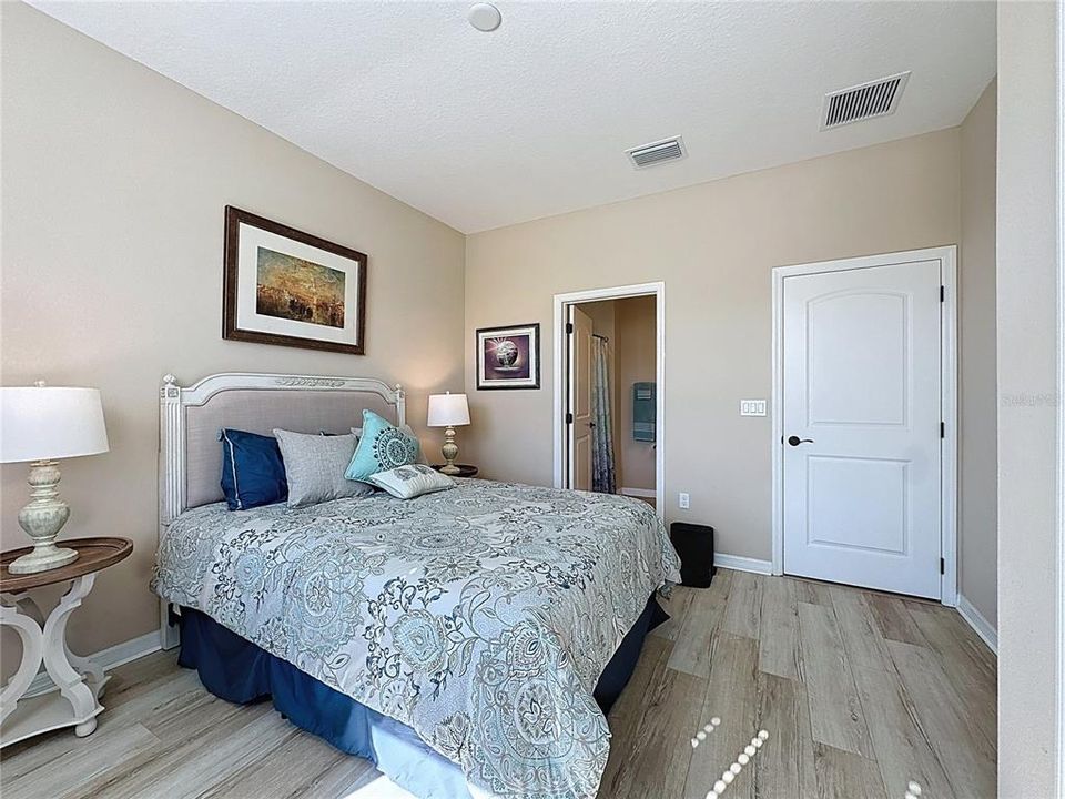 For Sale: $395,000 (2 beds, 2 baths, 2009 Square Feet)