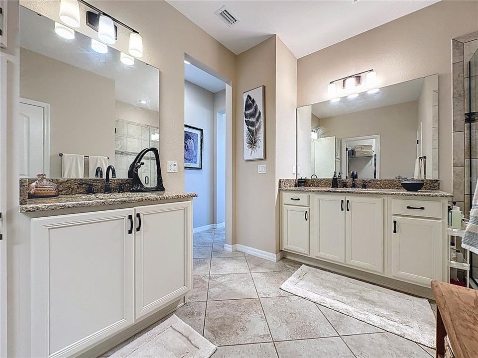 For Sale: $395,000 (2 beds, 2 baths, 2009 Square Feet)