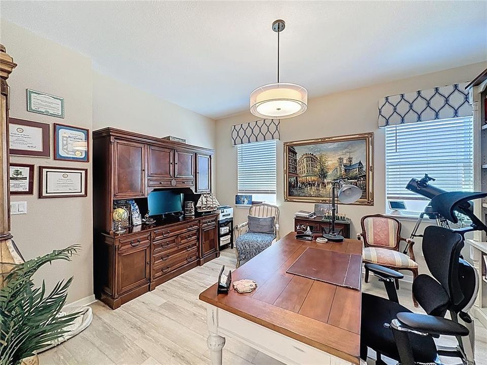 For Sale: $395,000 (2 beds, 2 baths, 2009 Square Feet)