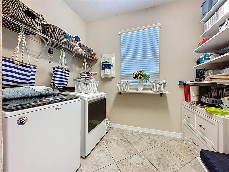 For Sale: $395,000 (2 beds, 2 baths, 2009 Square Feet)