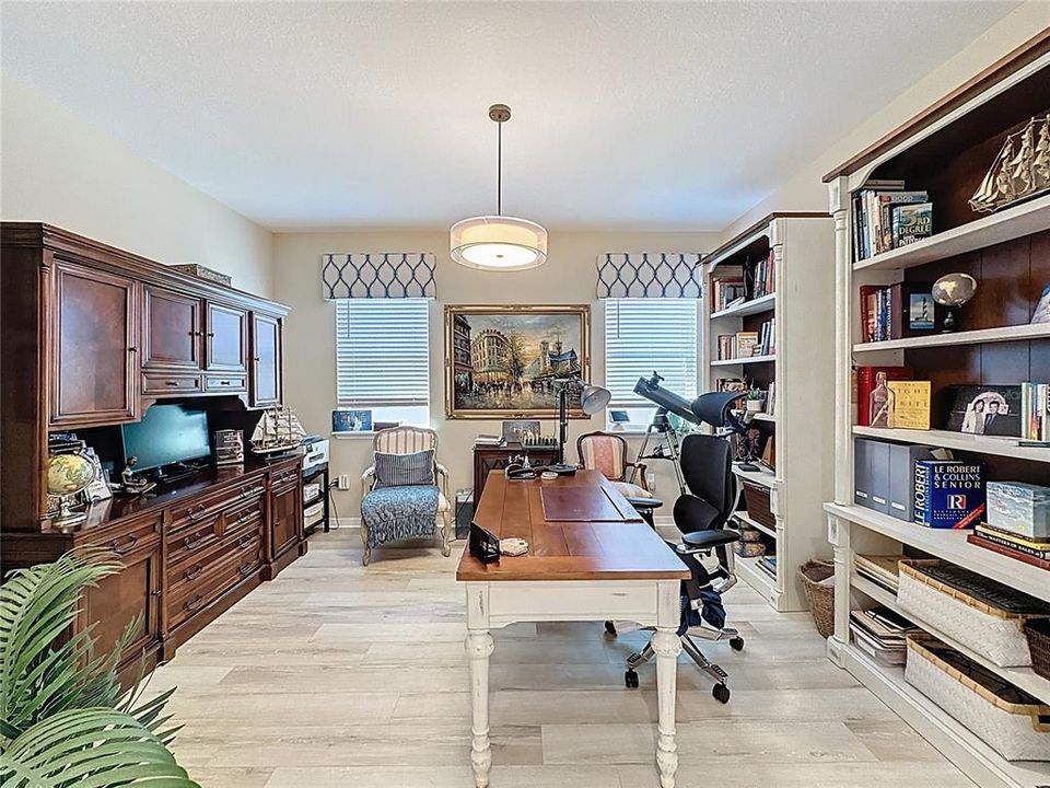 For Sale: $395,000 (2 beds, 2 baths, 2009 Square Feet)