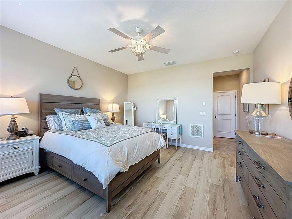 For Sale: $395,000 (2 beds, 2 baths, 2009 Square Feet)