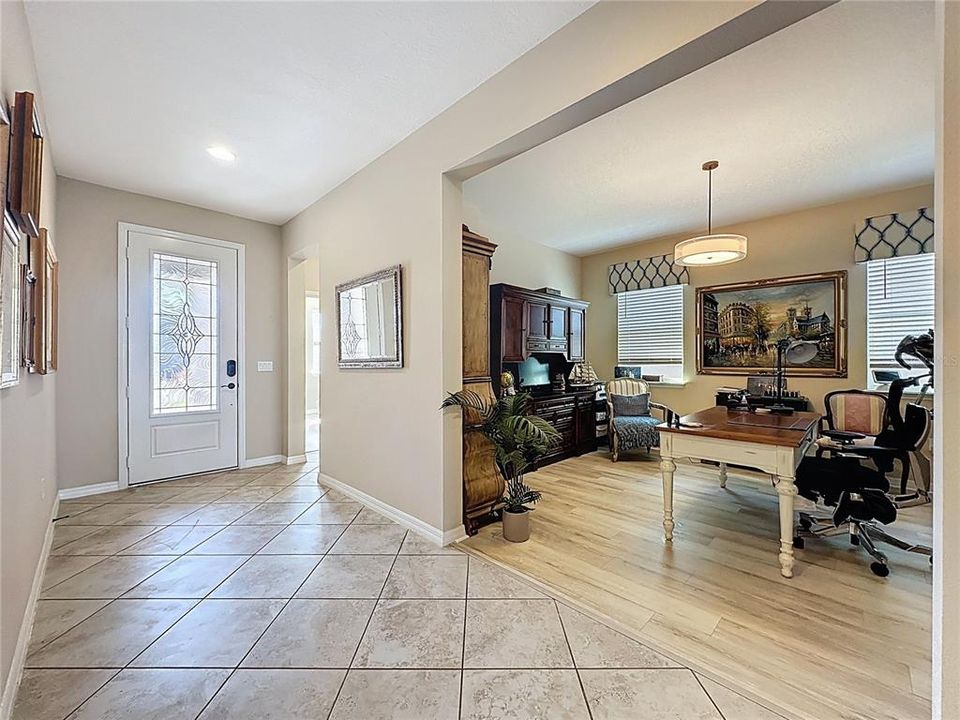 For Sale: $395,000 (2 beds, 2 baths, 2009 Square Feet)