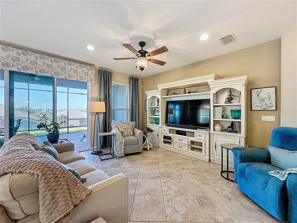 For Sale: $395,000 (2 beds, 2 baths, 2009 Square Feet)