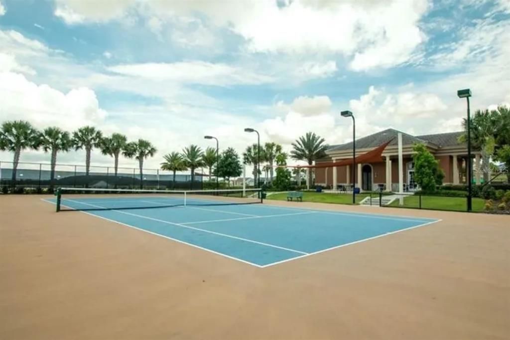 For Sale: $395,000 (2 beds, 2 baths, 2009 Square Feet)