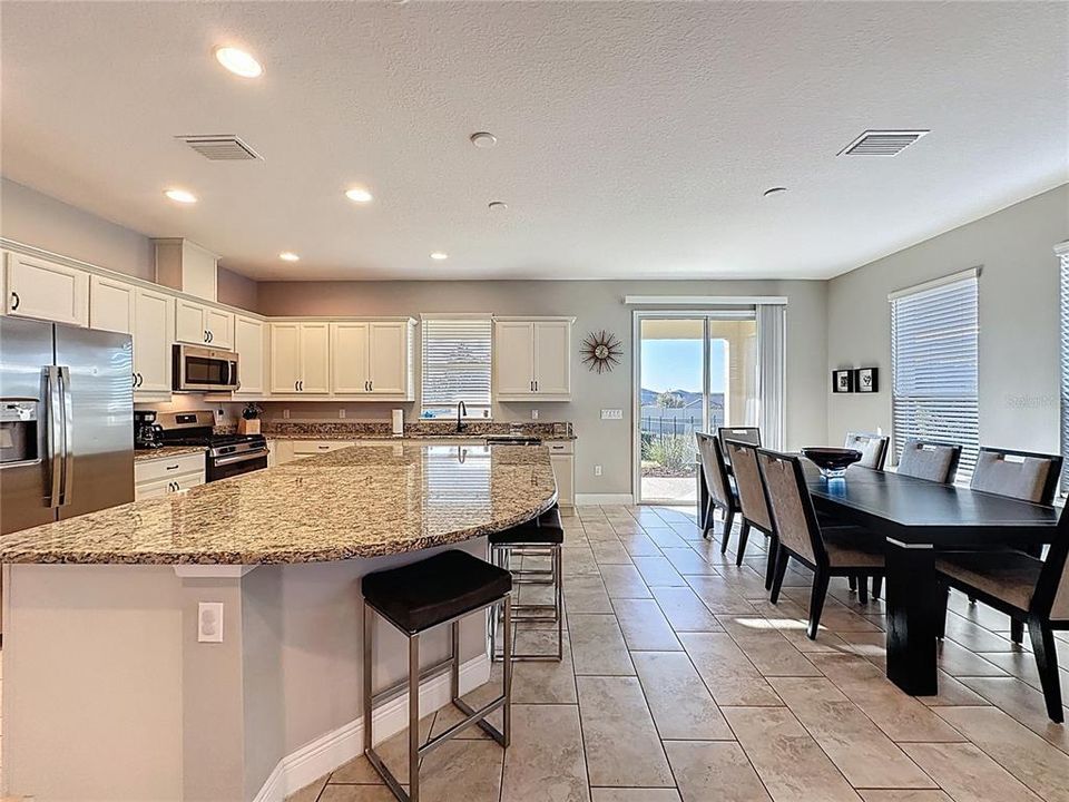 待售: $425,000 (2 贝兹, 2 浴室, 2111 平方英尺)