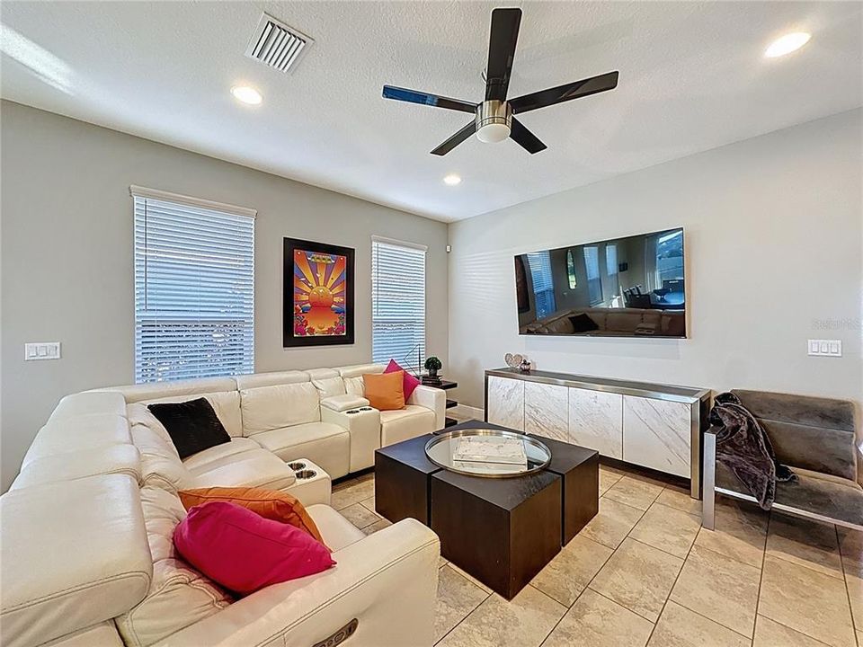 待售: $425,000 (2 贝兹, 2 浴室, 2111 平方英尺)