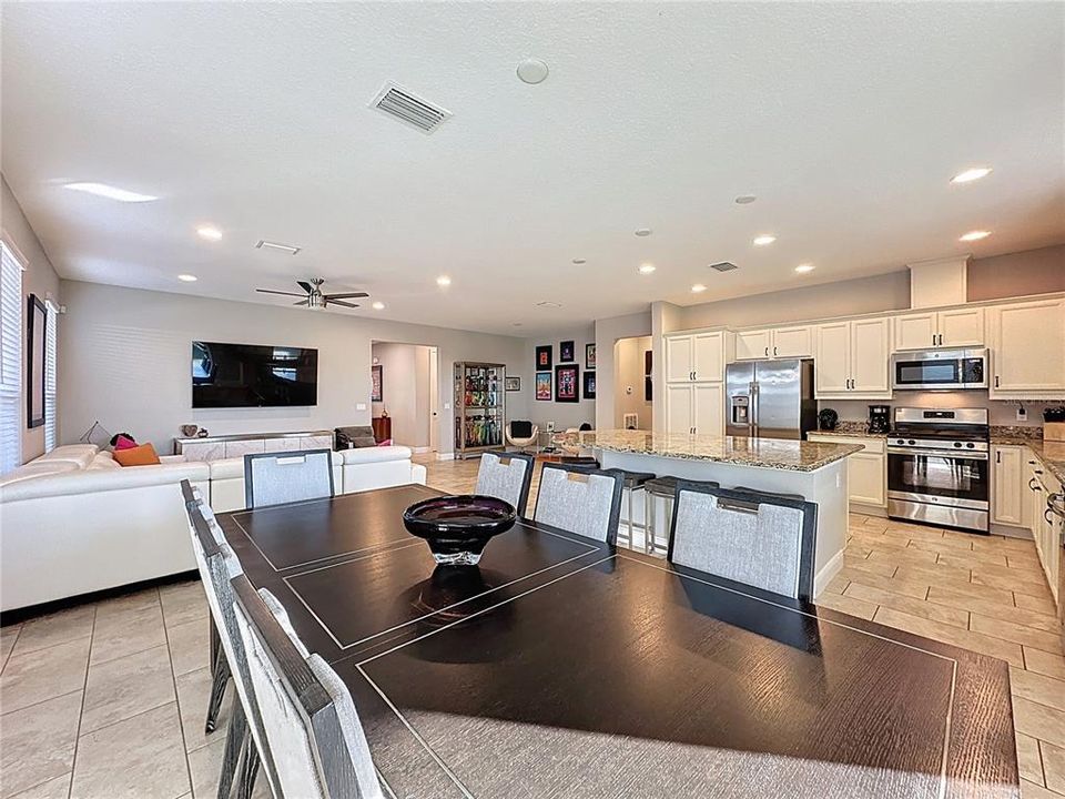 待售: $425,000 (2 贝兹, 2 浴室, 2111 平方英尺)