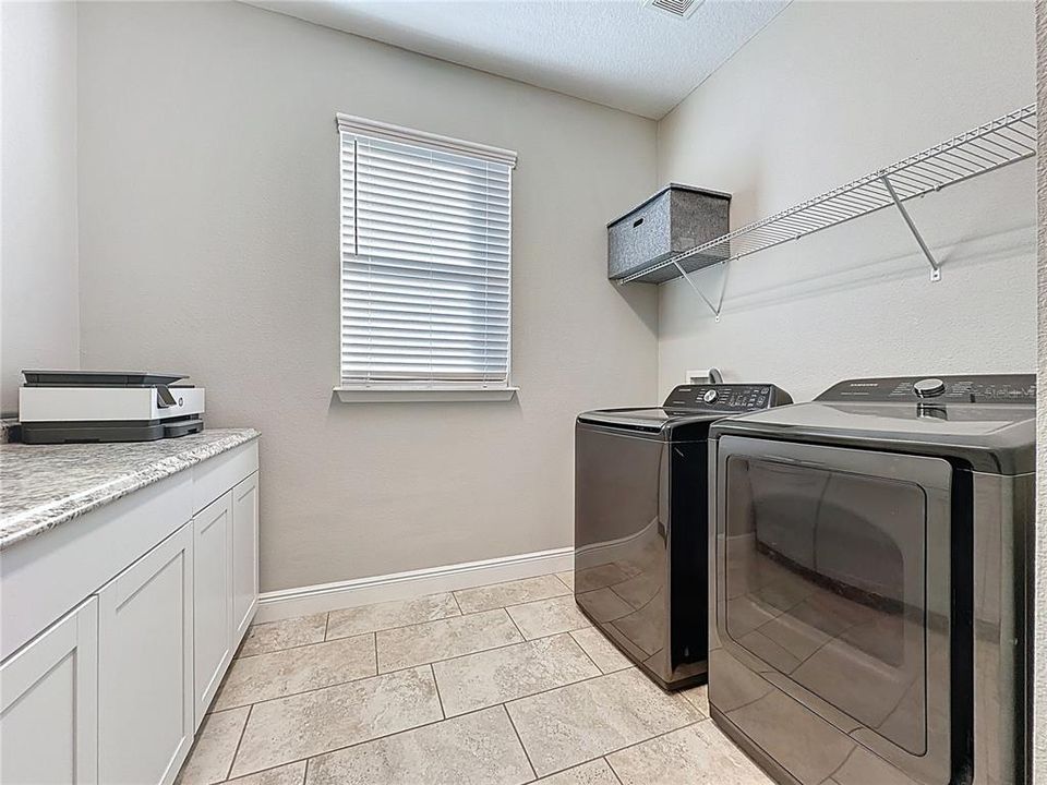 待售: $425,000 (2 贝兹, 2 浴室, 2111 平方英尺)