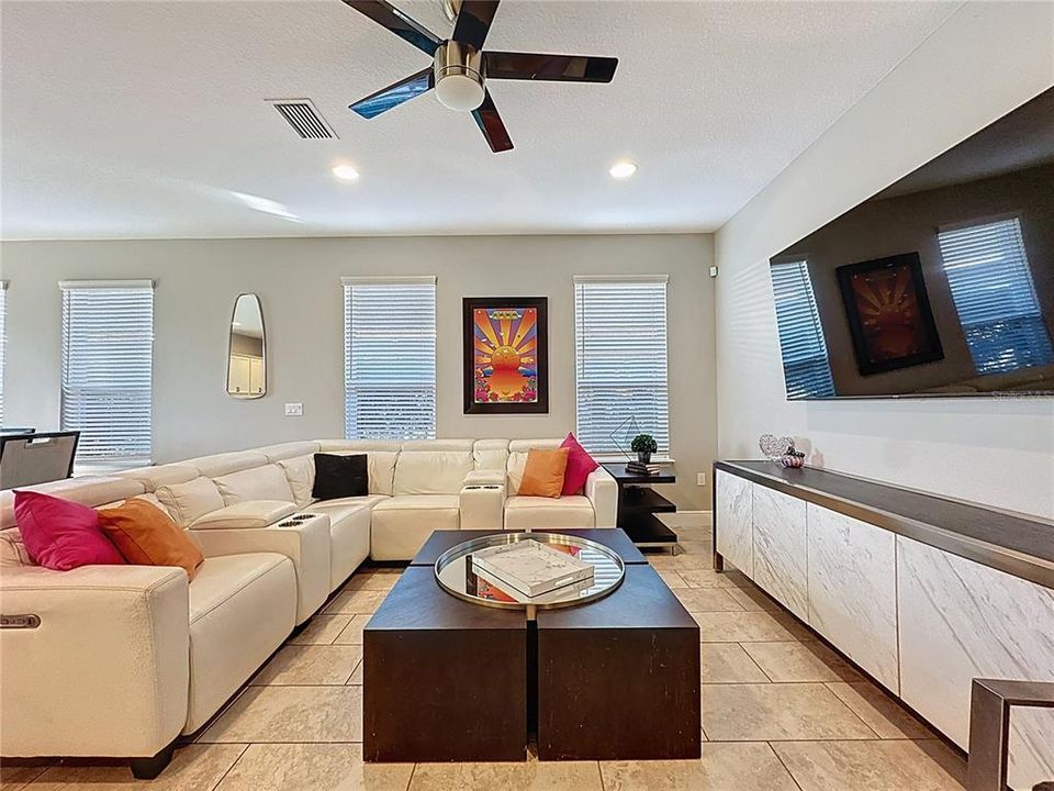 待售: $425,000 (2 贝兹, 2 浴室, 2111 平方英尺)