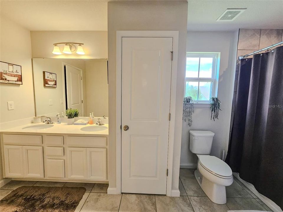 На продажу: $899,000 (5 спален, 4 ванн, 3312 Квадратных фут)