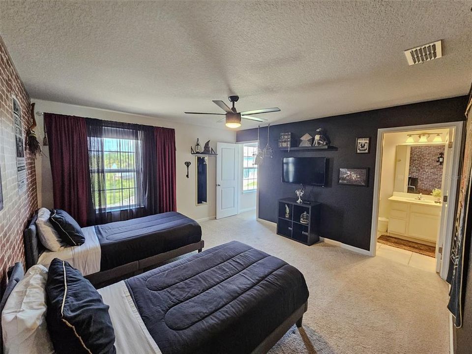 На продажу: $899,000 (5 спален, 4 ванн, 3312 Квадратных фут)