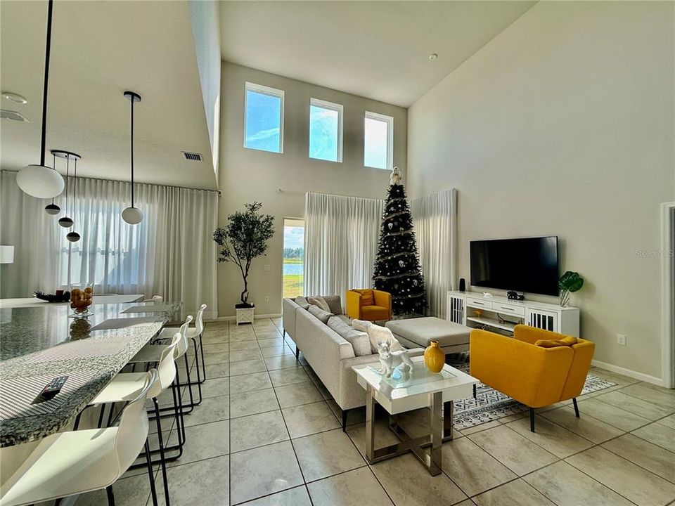 На продажу: $899,000 (5 спален, 4 ванн, 3312 Квадратных фут)