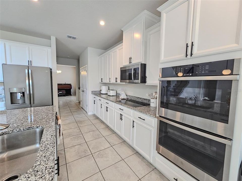 На продажу: $899,000 (5 спален, 4 ванн, 3312 Квадратных фут)