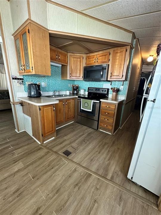 Active With Contract: $90,000 (2 beds, 2 baths, 408 Square Feet)