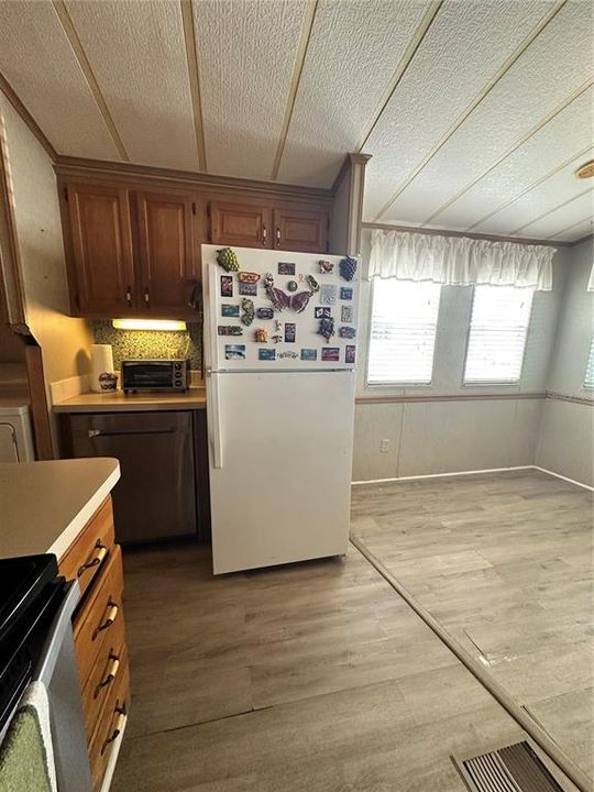 Active With Contract: $90,000 (2 beds, 2 baths, 408 Square Feet)